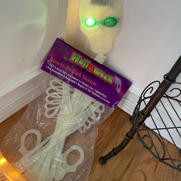 Halloween Skeleton Light Up Bones Vintage Glow in the Dark 5 Foot Skeleton - Picture 9 of 15